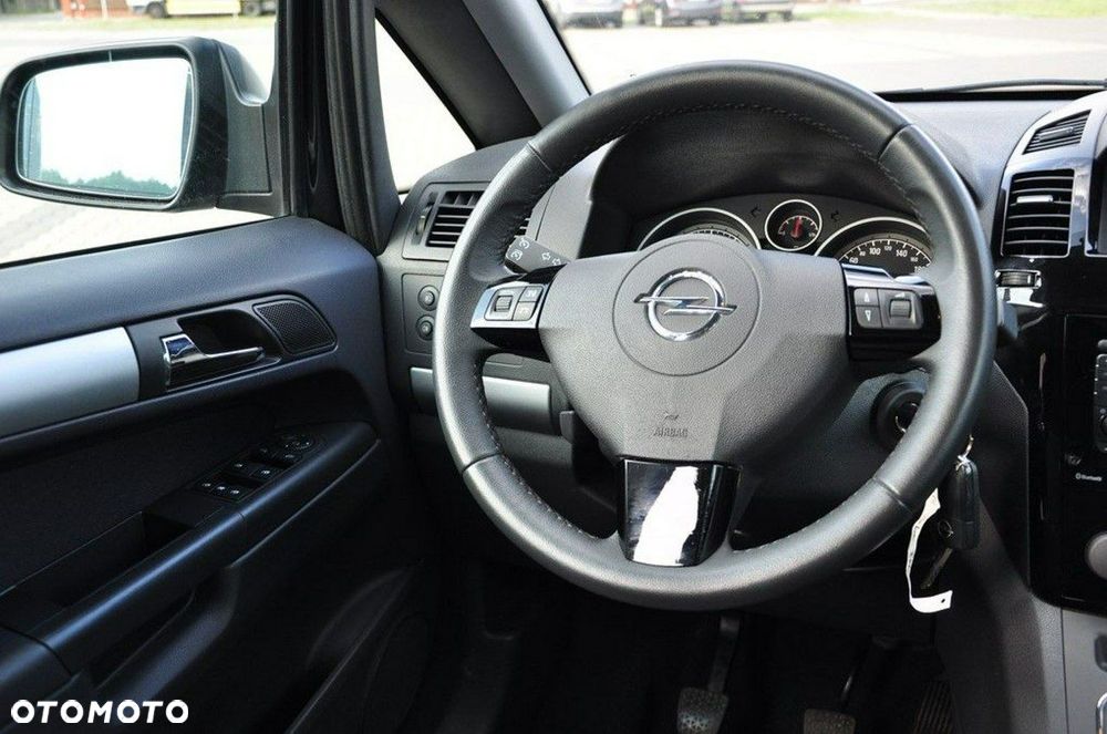 Opel Zafira 1.8 Cosmo - 34