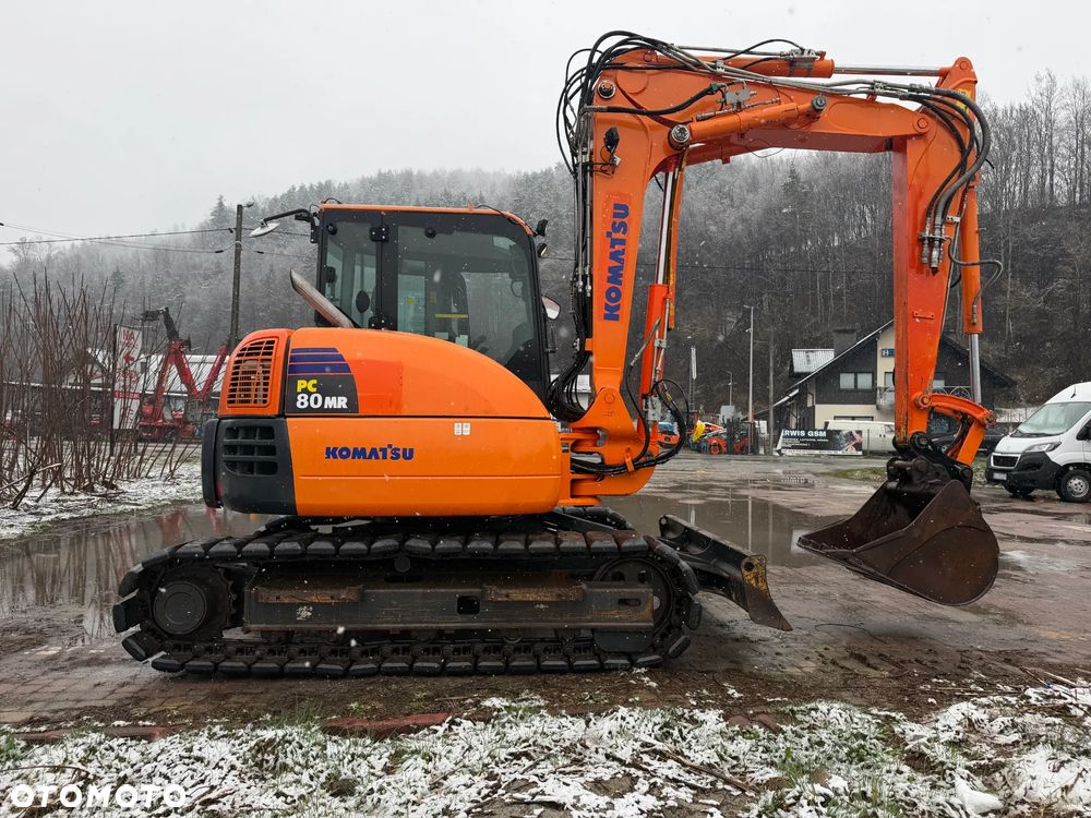 Komatsu Koparka Gąsienicowa 8 ton PC80MR-3. Sprowadzona z Norwegii. Centralne smarowanie!! Maszyna  jak Nowa 2016rok. 3200mtg 3x łamane Ramię. Klima ser.DEKRA. Własna pompa paliwa. Ani deka luzów i wycieków. Gąsienice klepki bez zużycia! Podwozie w pięknym stanie. Okazja Maszyna zadbana!! Po serwisach eksploatacyjnych. - 4
