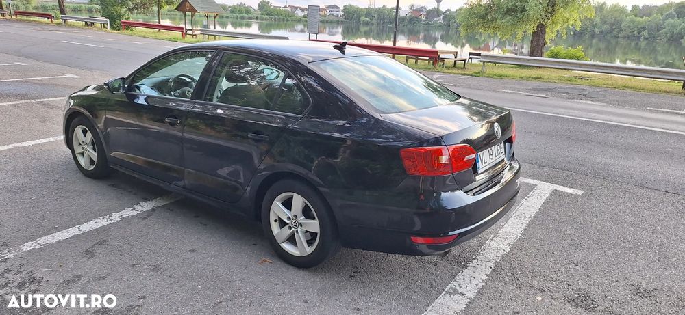 Volkswagen Jetta - 2
