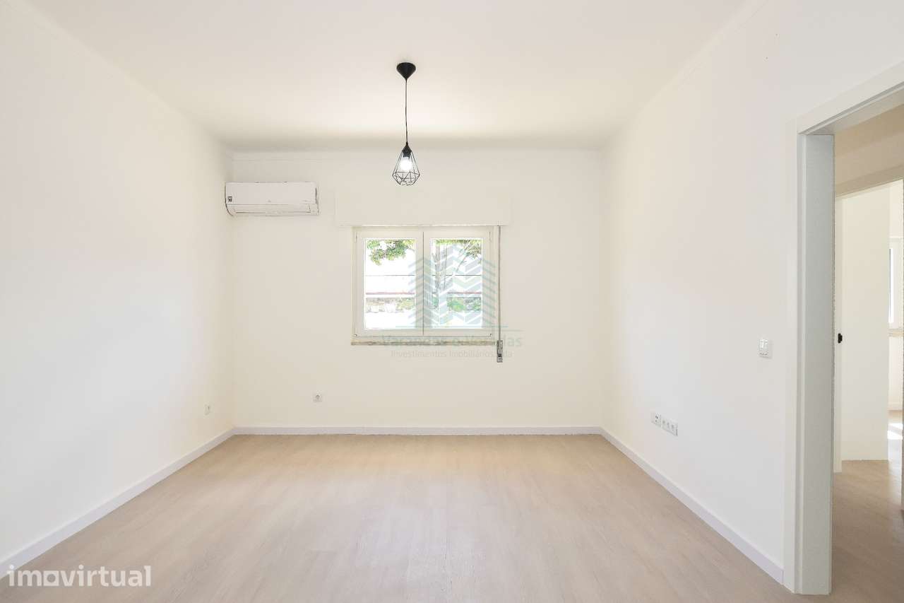 Moradia T3 remodelada com Anexos, Garagem e Poço. - Grande imagem: 5/48
