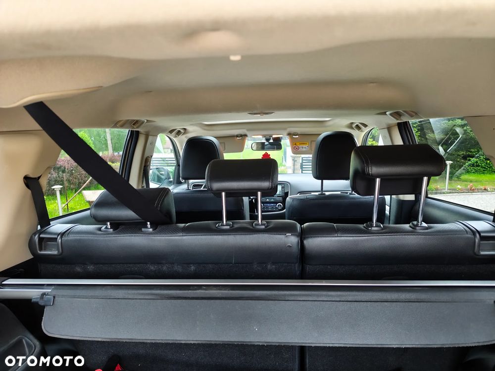 Mitsubishi Outlander Instyle NAVI + - 5