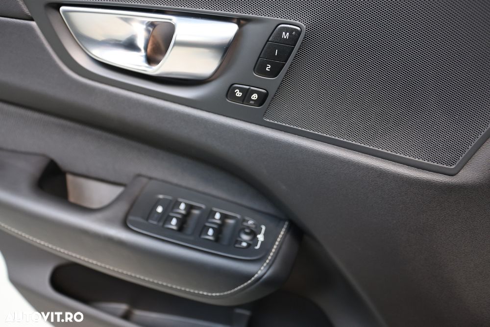 Volvo XC 60 T6 AWD Recharge Geartronic RDesign - 14