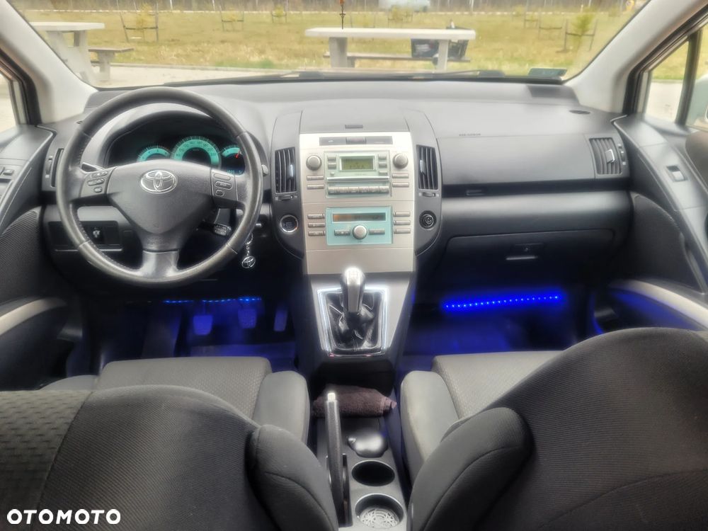 Toyota Corolla Verso 2.0 D-4D - 12