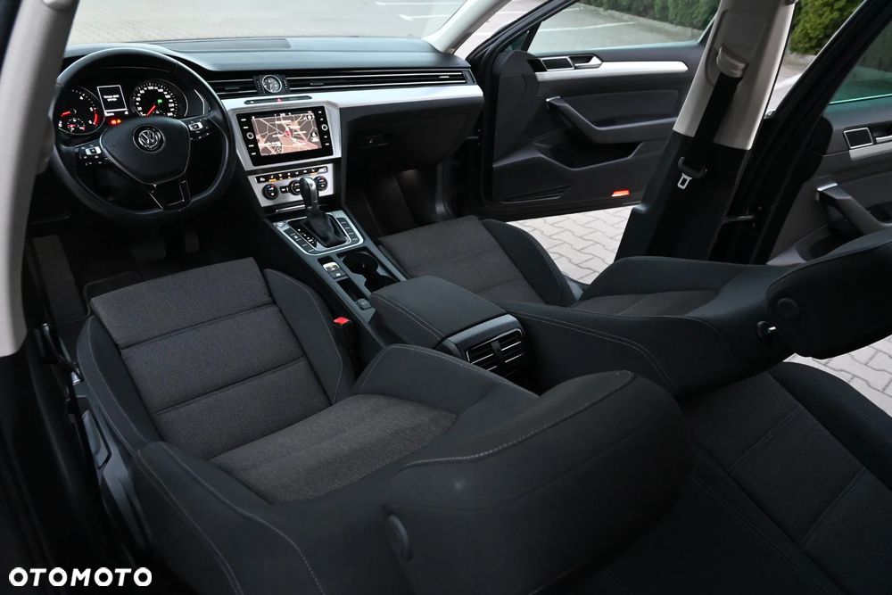 Volkswagen Passat 2.0 TDI SCR DSG Elegance - 29