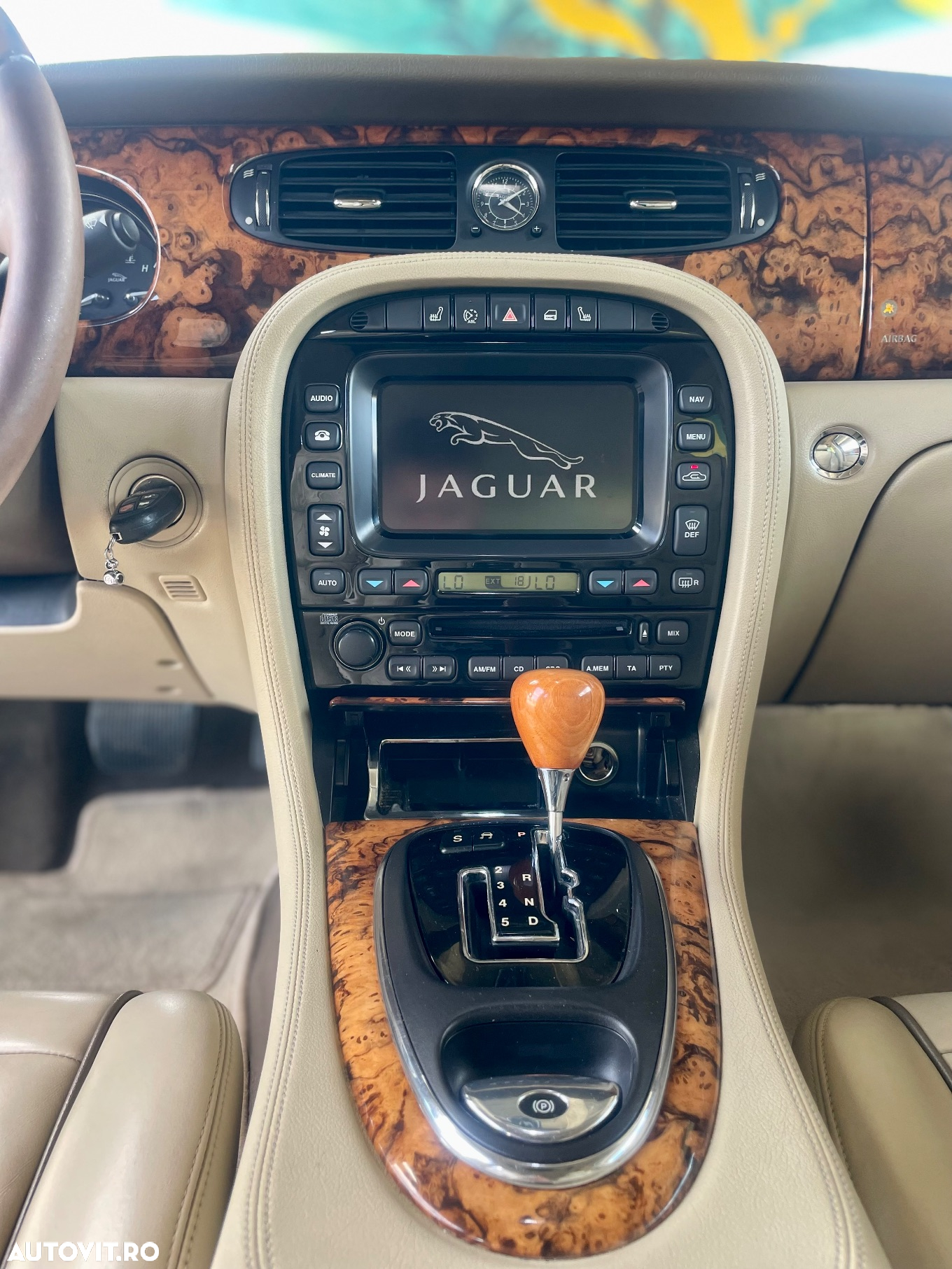 Jaguar XJ - 25
