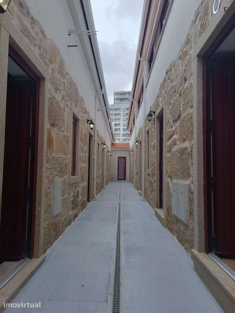 Apartamento com 1 quartos - localizado em Santa Marinha Porto - Grande imagem: 5/9