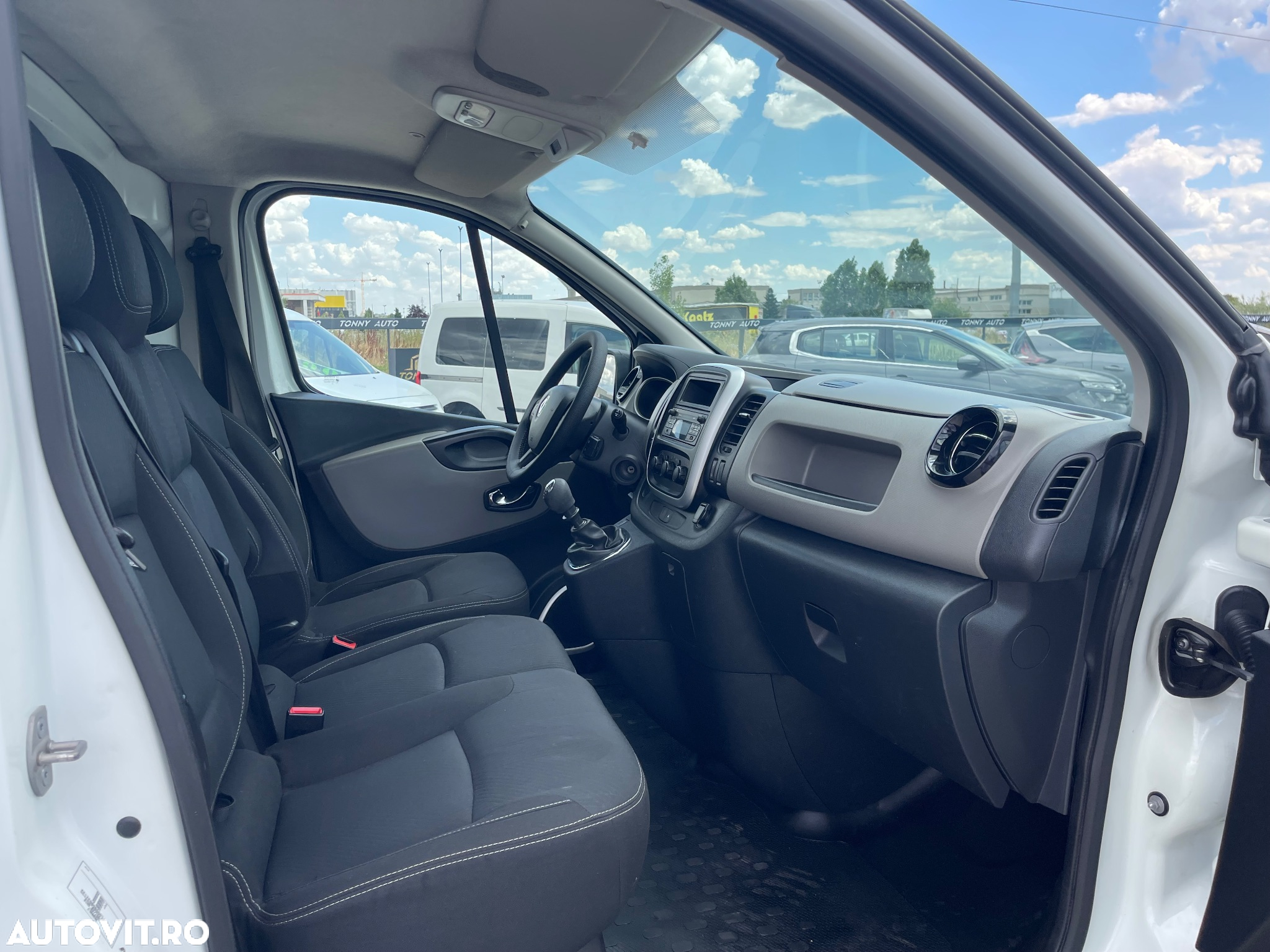 Renault Trafic - 12
