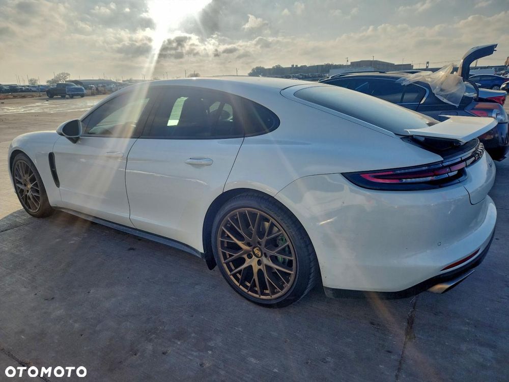 Porsche Panamera 4 - 3