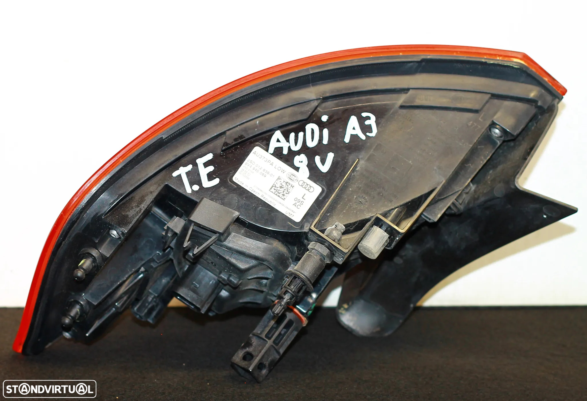 FAROLIM ESQUERDO AUDI A4 8V - 4