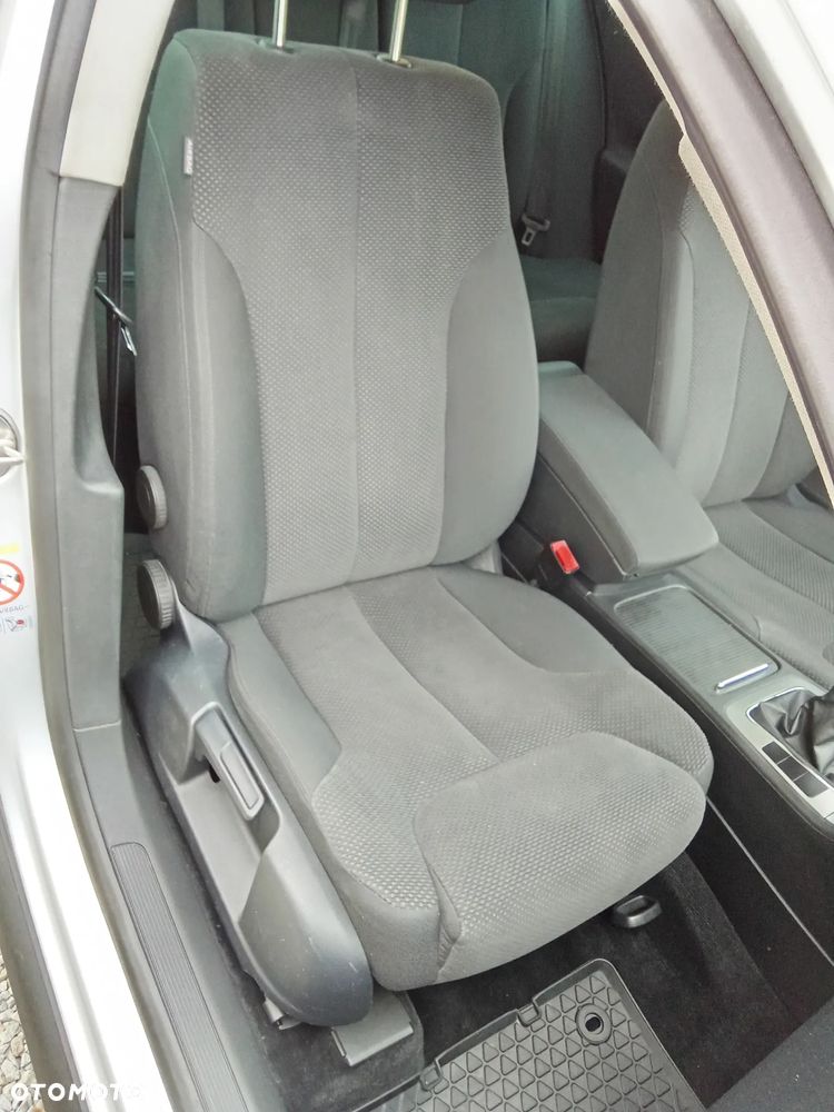 Volkswagen Passat - 18