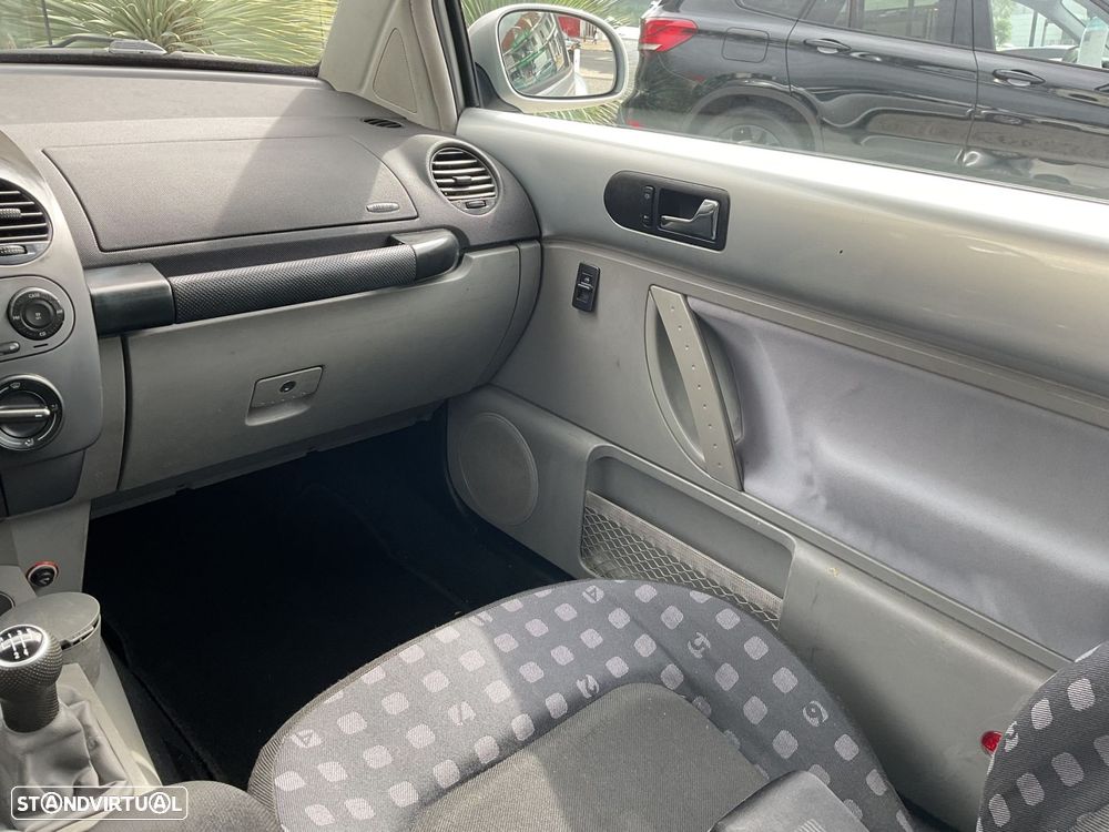 VW New Beetle 1.6 - 25