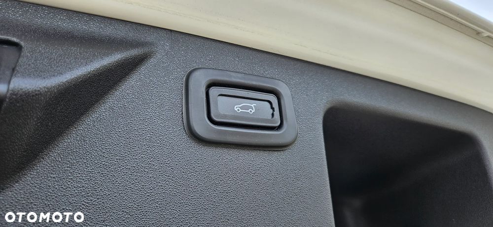 Land Rover Discovery Sport TD4 HSE Luxury - 17