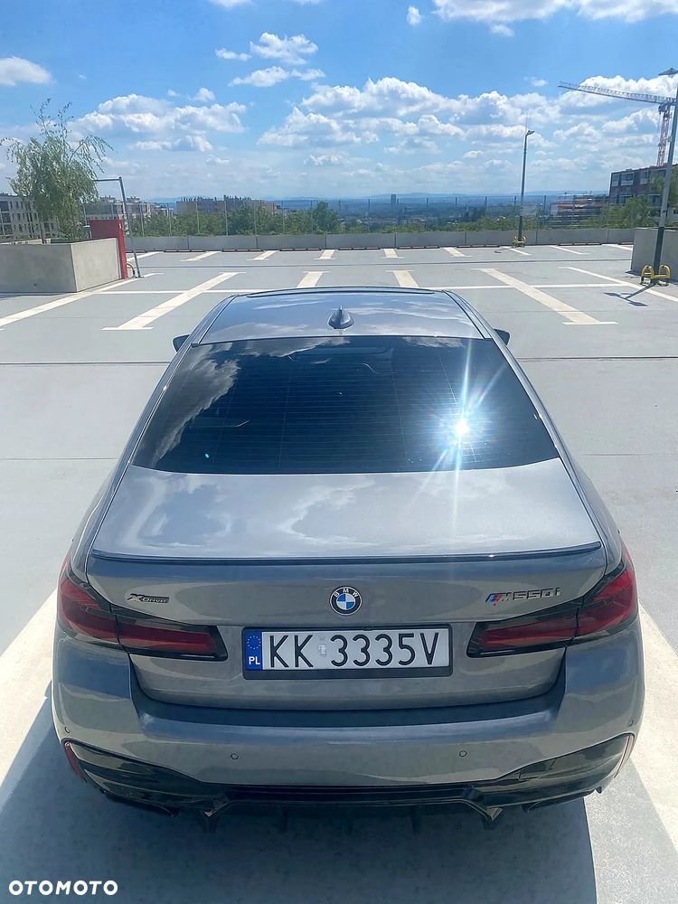 BMW Seria 5 M550i xDrive - 11