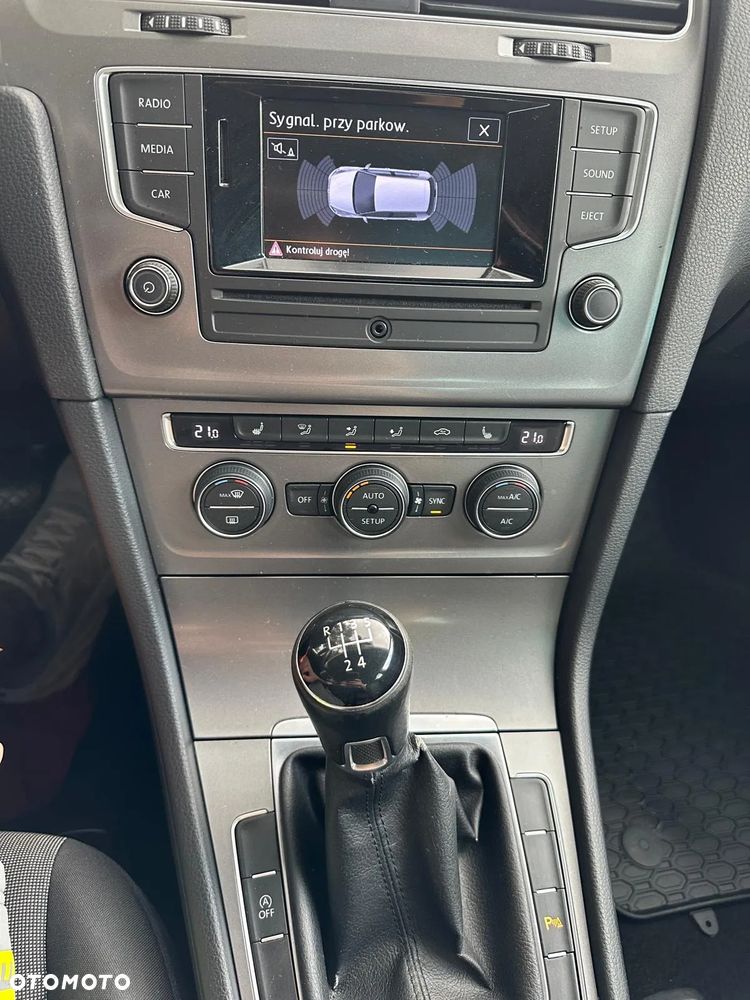 Volkswagen Golf 1.2 TSI BlueMotion Technology Comfortline - 26