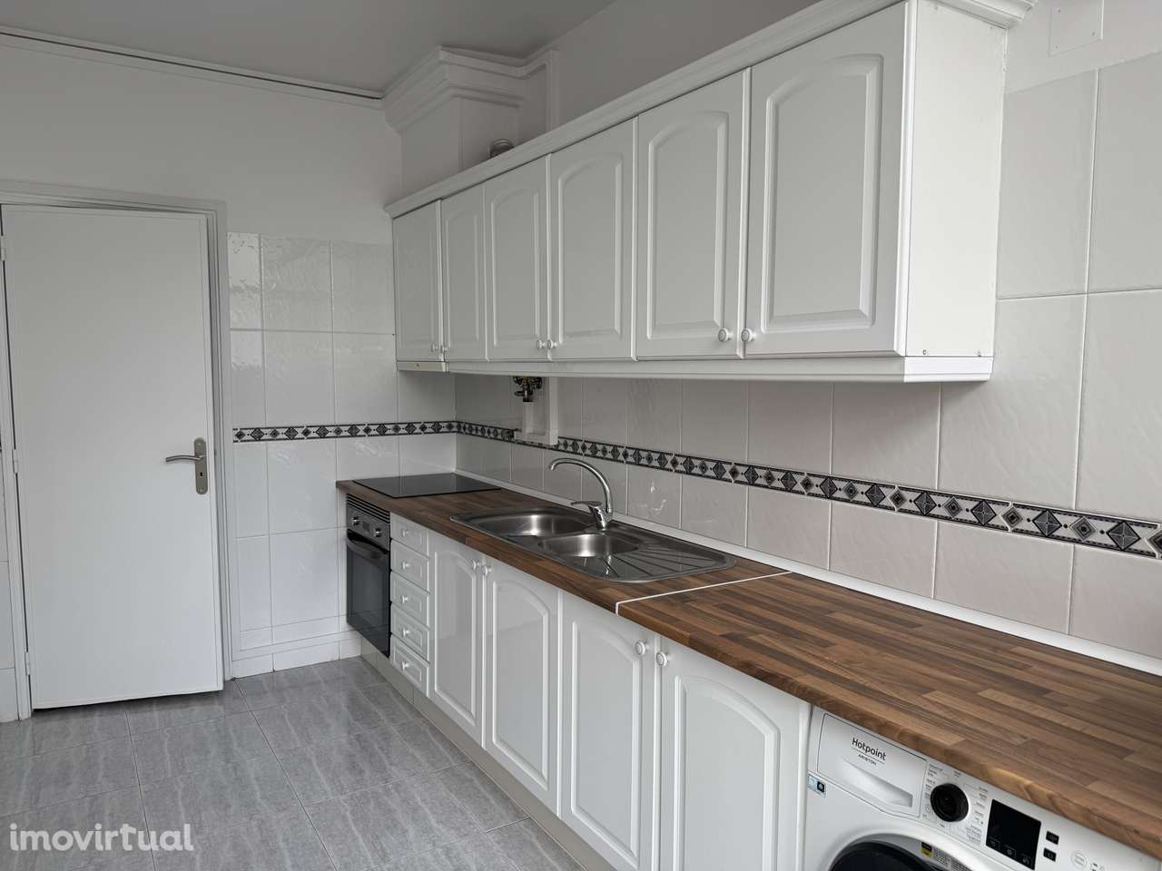 Apart. T3/4 ass. Almada/Cova da Piedade, junto Pingo Doce. - Grande imagem: 4/26