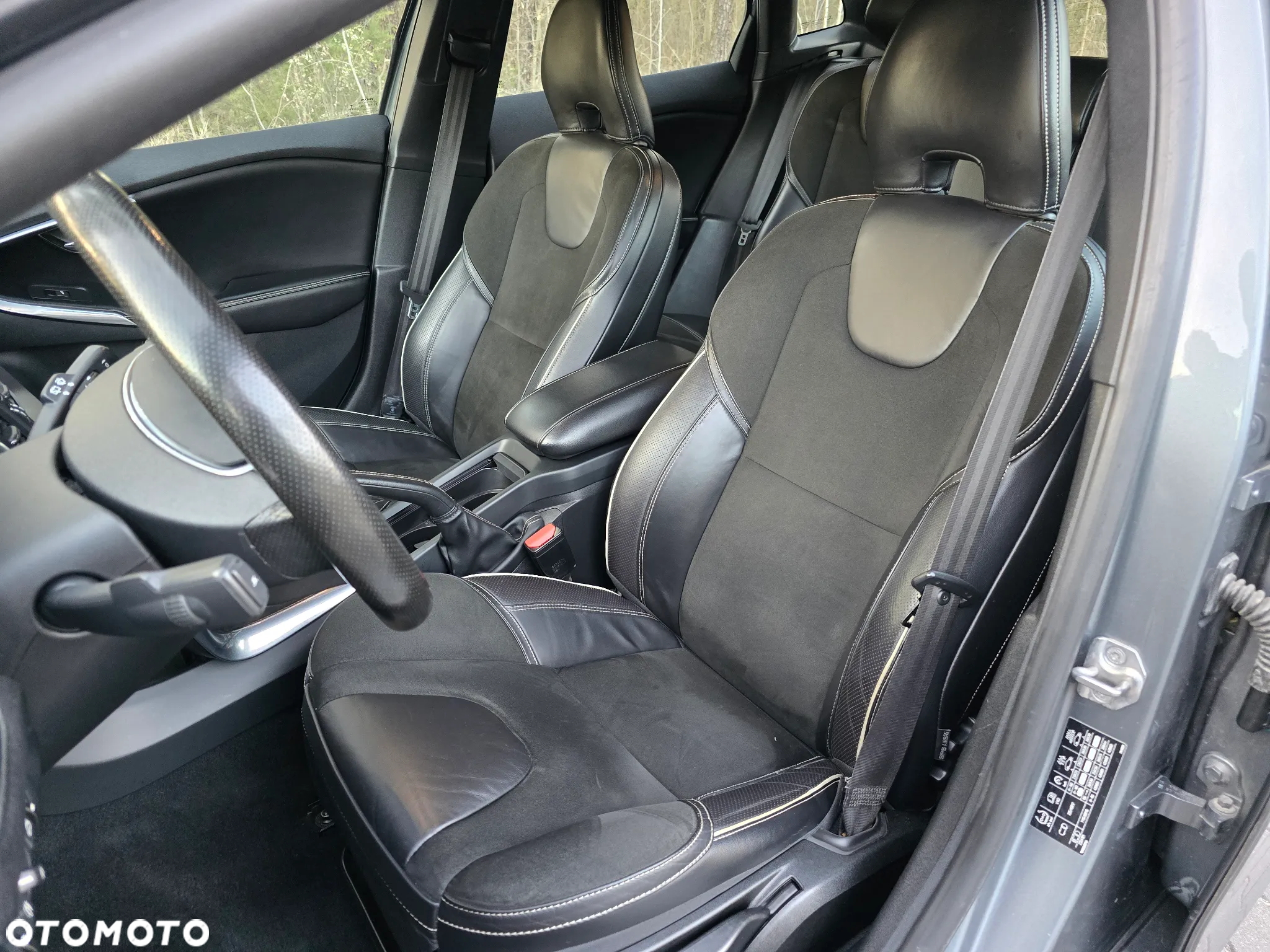 Volvo V40 D3 Geartronic RDesign - 21
