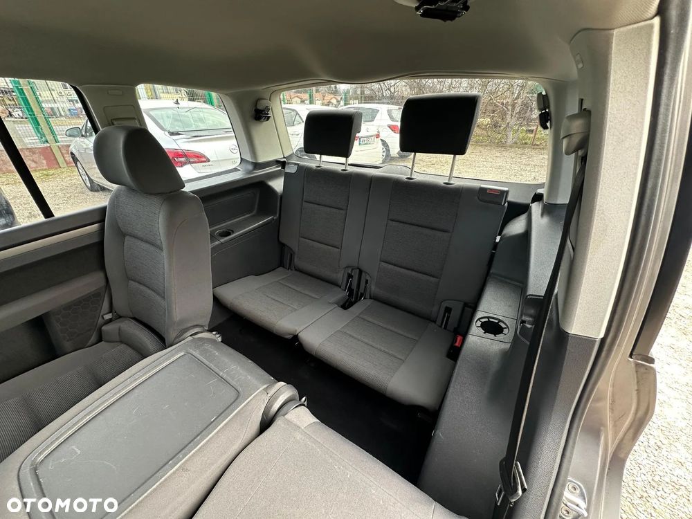 Volkswagen Touran 1.9 TDI Trendline DSG - 23