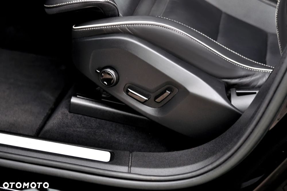Volvo XC 60 B4 D AWD Ultimate Dark - 24