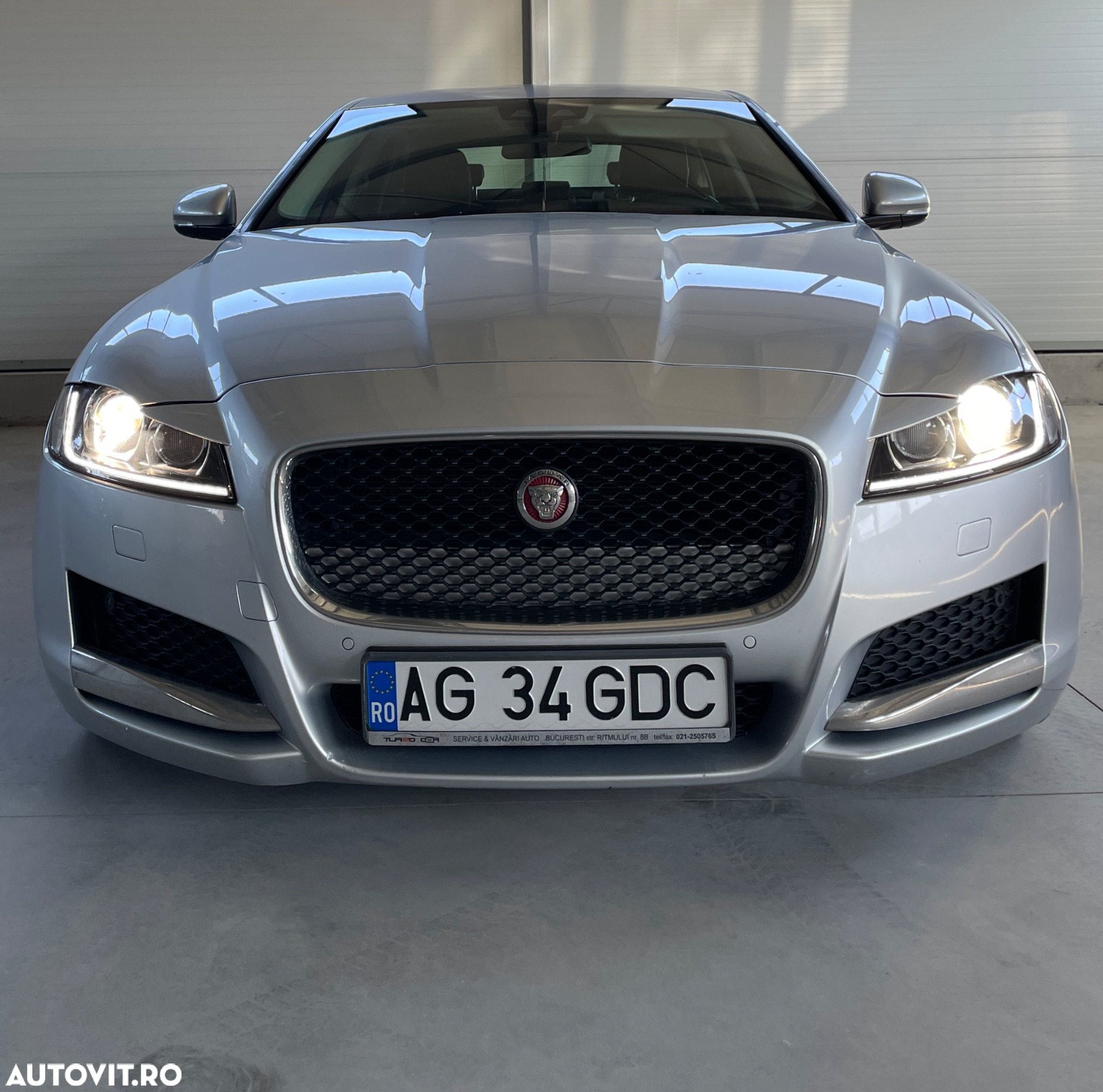 Jaguar XF 20d RWD Prestige - 27