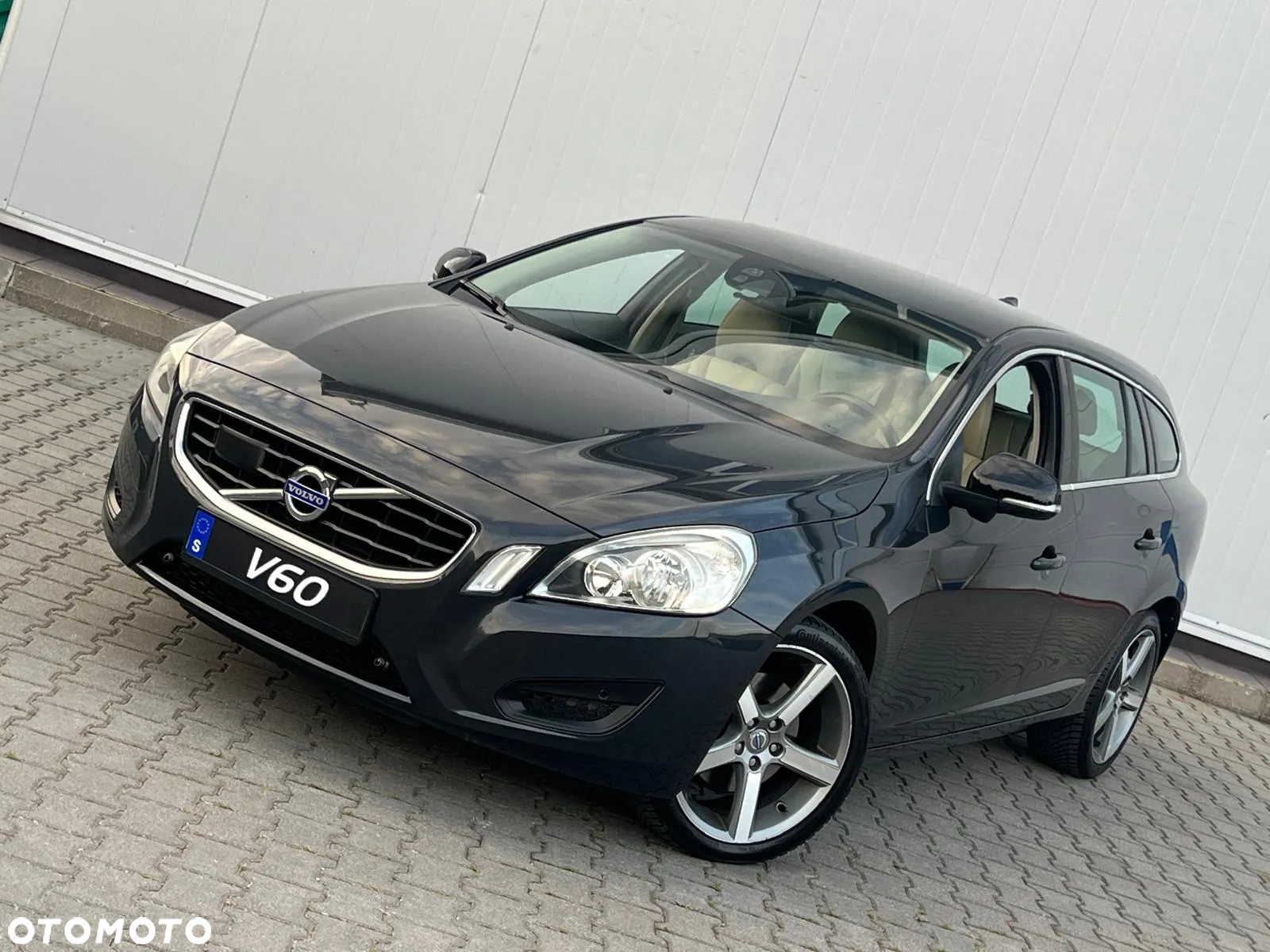 Volvo V60 D5 Summum - 9
