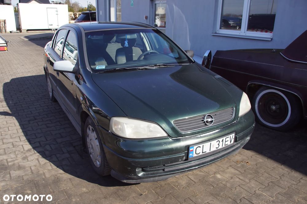 Auto na części - Opel Astra G II 1.6 8V 84 KM Z16SE F13 42U 2001R Silnik Skrzynia Drzwi Maska Zderzak Błotnik Klapa Lusterko Lampa Klamka Szyba Deska Kokpit Sterownik Moduł Czujnik Licznik Panel Kierownica - 1