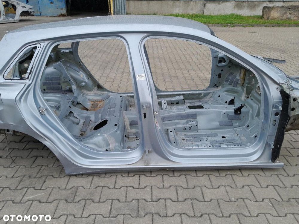 AUDI A3 8Y 5D SPORTBACK PRÓG SŁUPEK PRAWY DŁUGI  LZ7G - 1