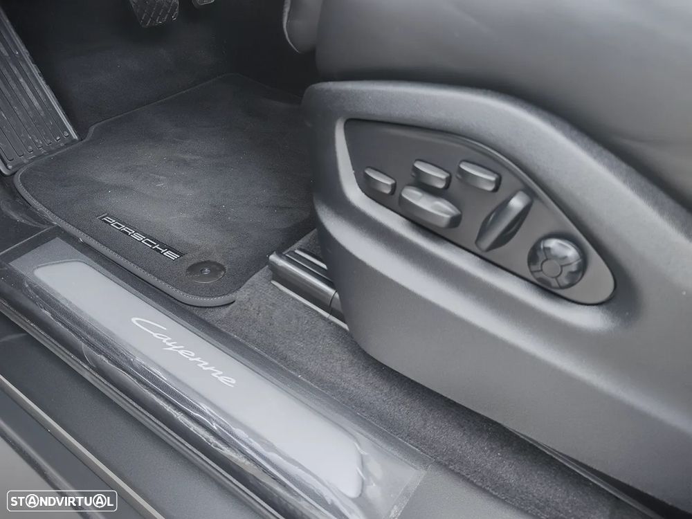 Porsche Cayenne Coupé E-Hybrid - 23