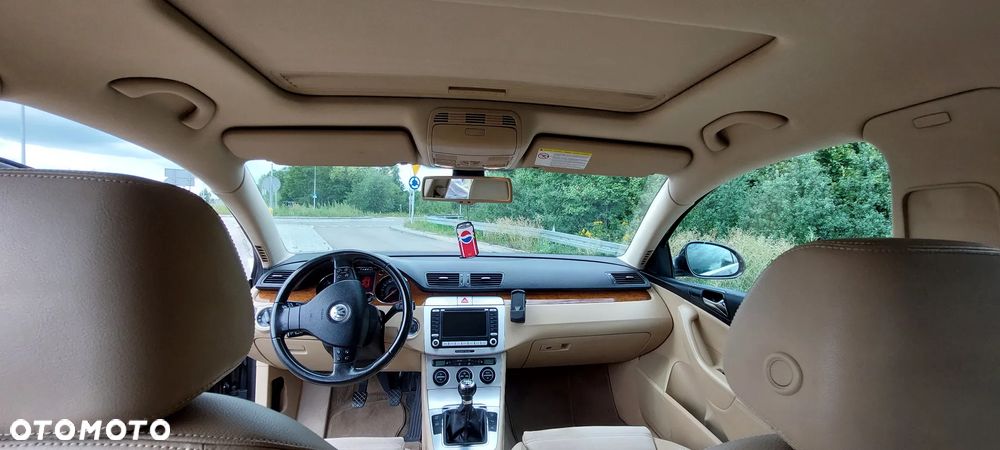 Volkswagen Passat 2.0 TDI DPF Highline - 12