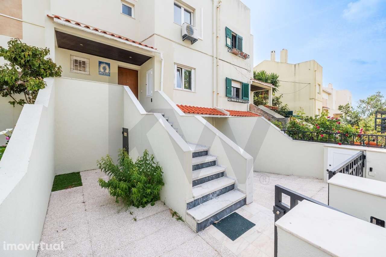 Moradia T3 em banda no Alto do Lagoal — luz natural, espaço e funciona - Grande imagem: 3/41