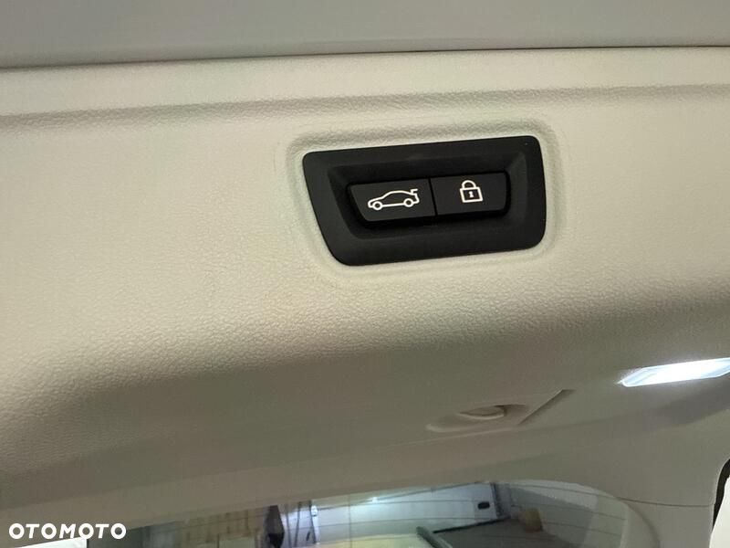 BMW Seria 3 318i - 25