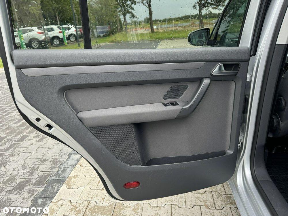 Volkswagen Touran - 28