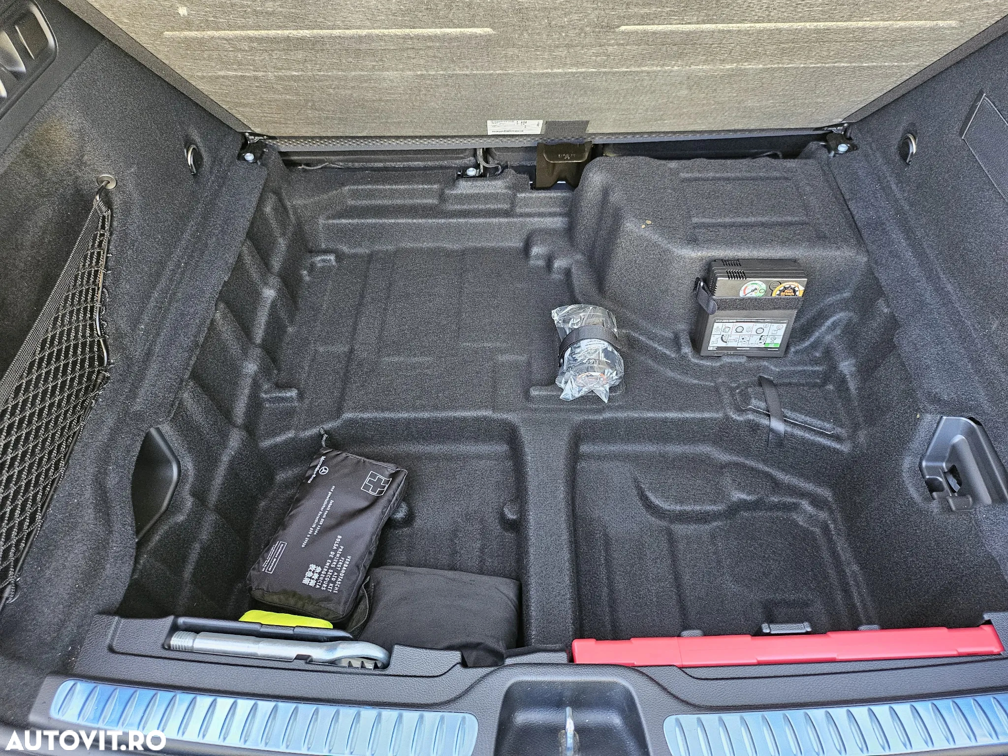 Mercedes-Benz GLC 300 4Matic 9G-TRONIC AMG Line Advanced - 24
