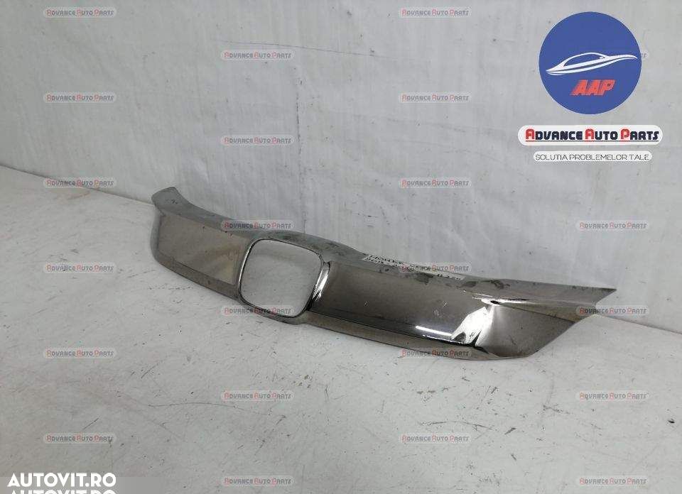 Ornament Crom grila centrala originala in stare buna Honda  Vezel  1 [ - 3