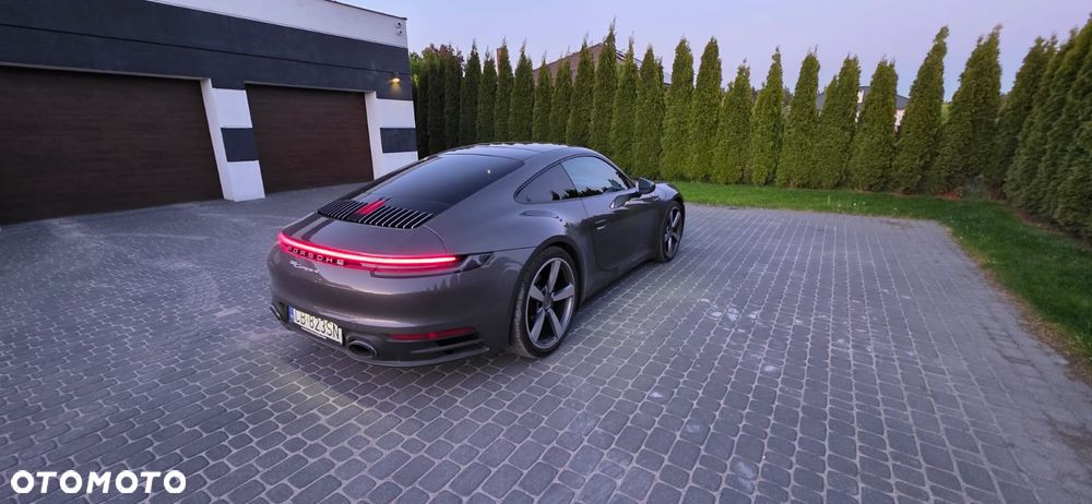 Porsche 911 Carrera 4 PDK - 4