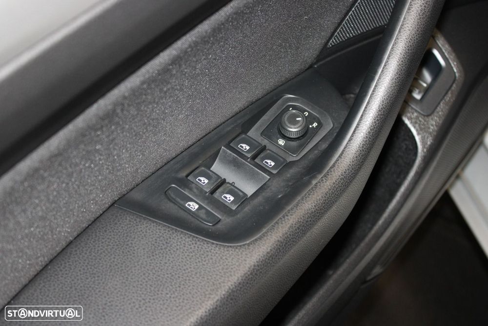 VW Passat Variant 1.6 TDI Confortline - 23