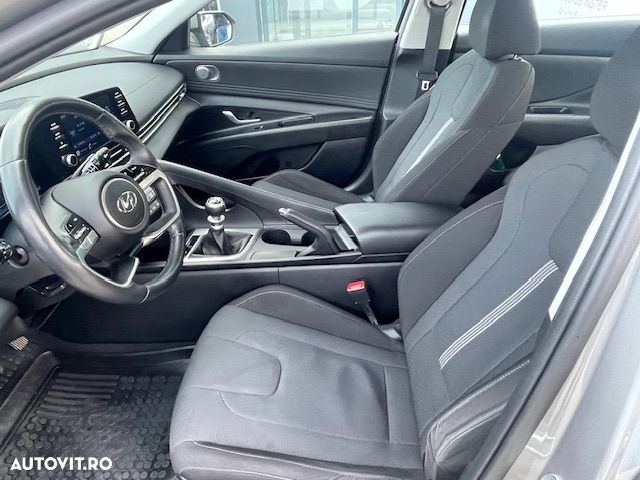 Hyundai Elantra 1.6 l 123 CP 6MT Highway - 9