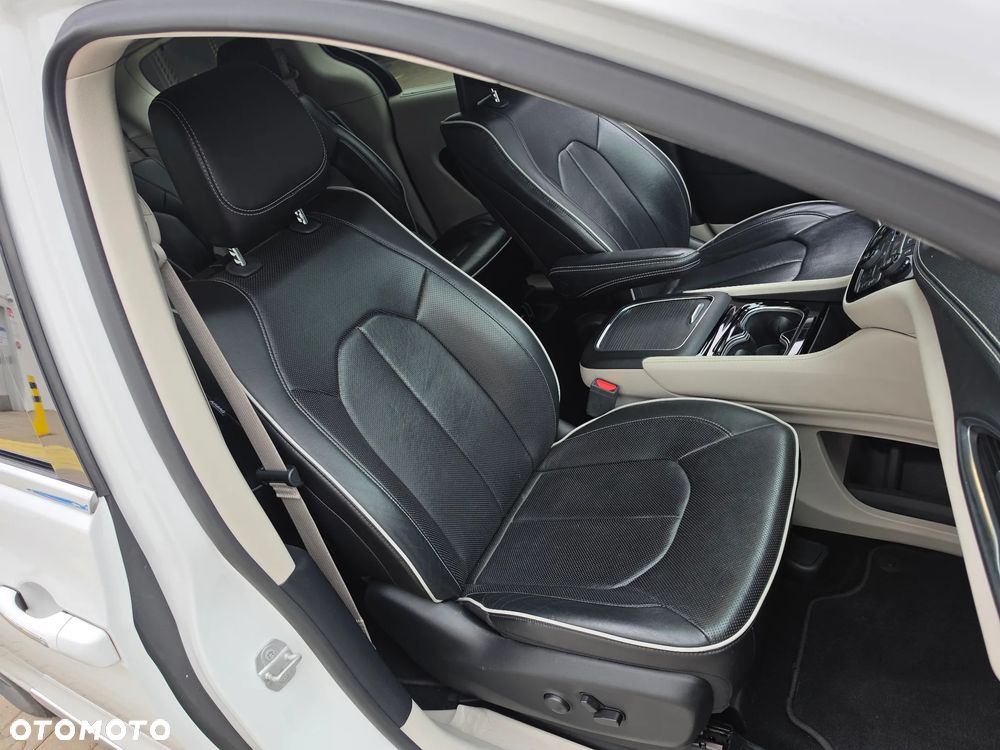 Chrysler Pacifica - 20
