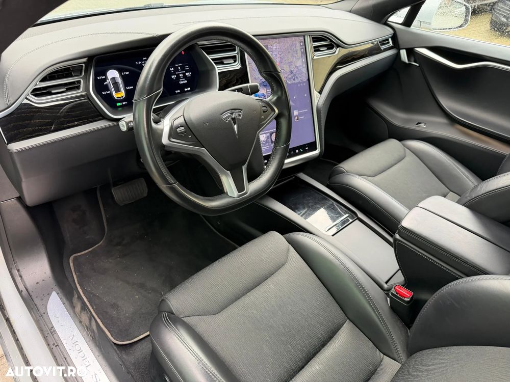 Tesla Model S - 12