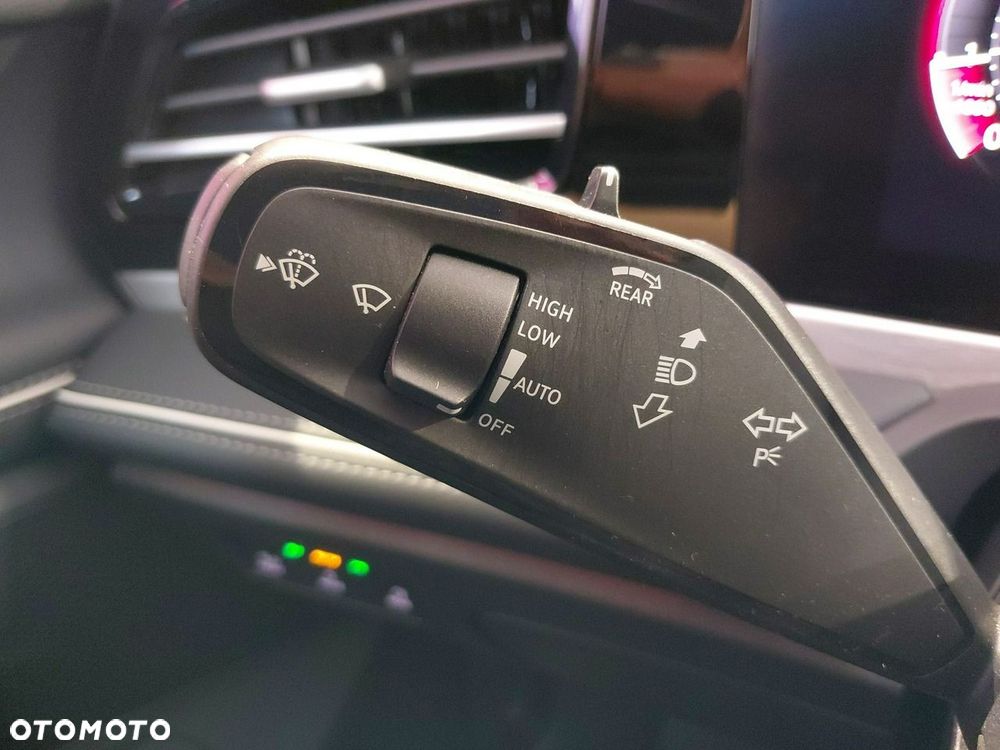 Volkswagen Passat Variant 1.5 TSI EVO Elegance DSG - 25