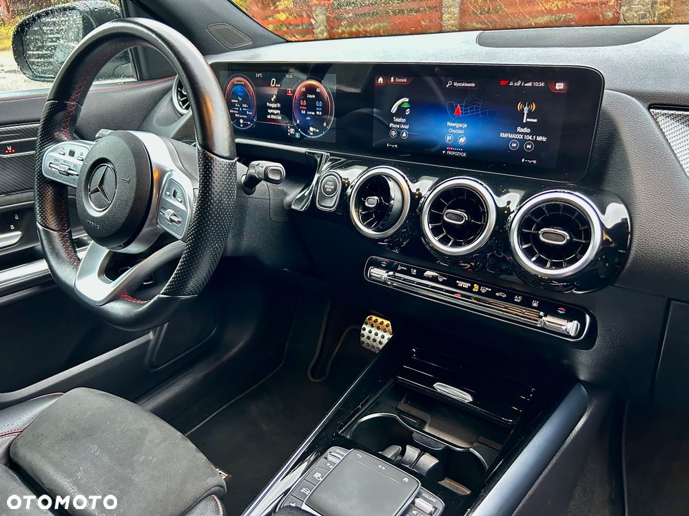 Mercedes-Benz GLA - 24