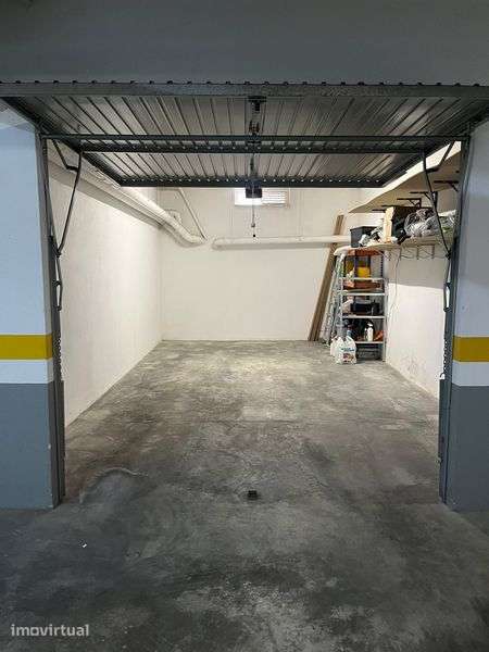 Alugo garagem individual/ Box
