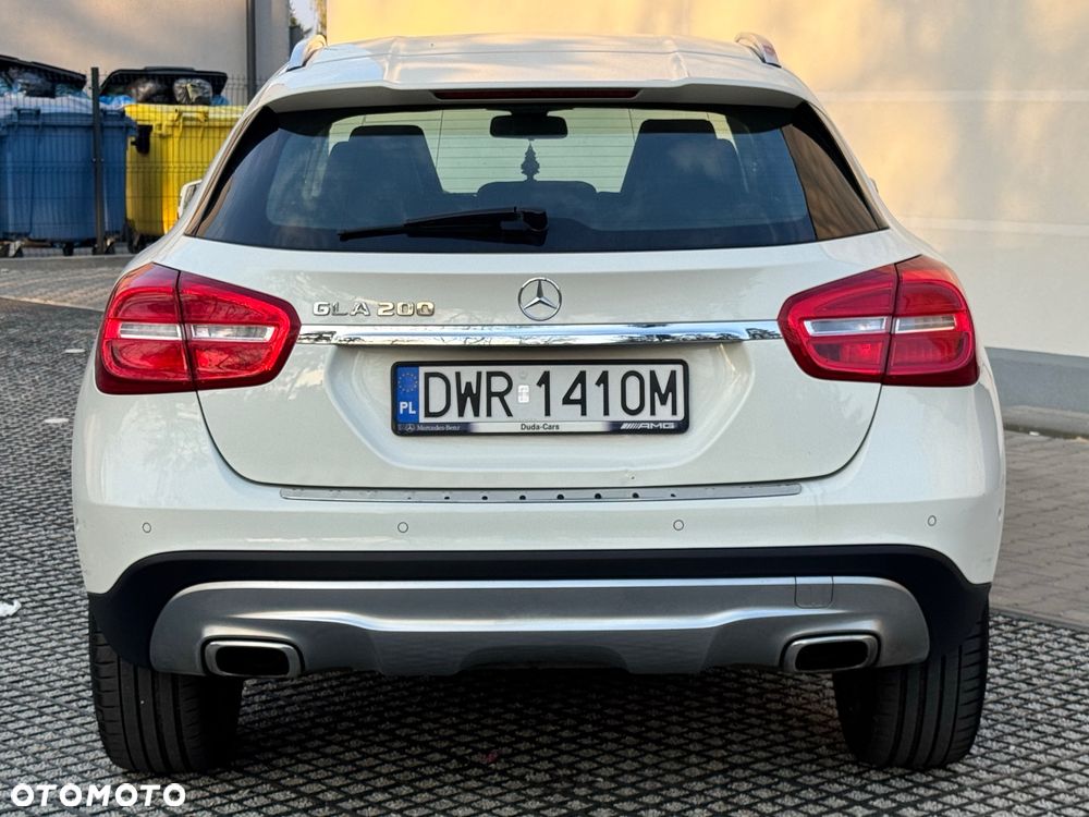 Mercedes-Benz GLA 200 7G-DCT - 10