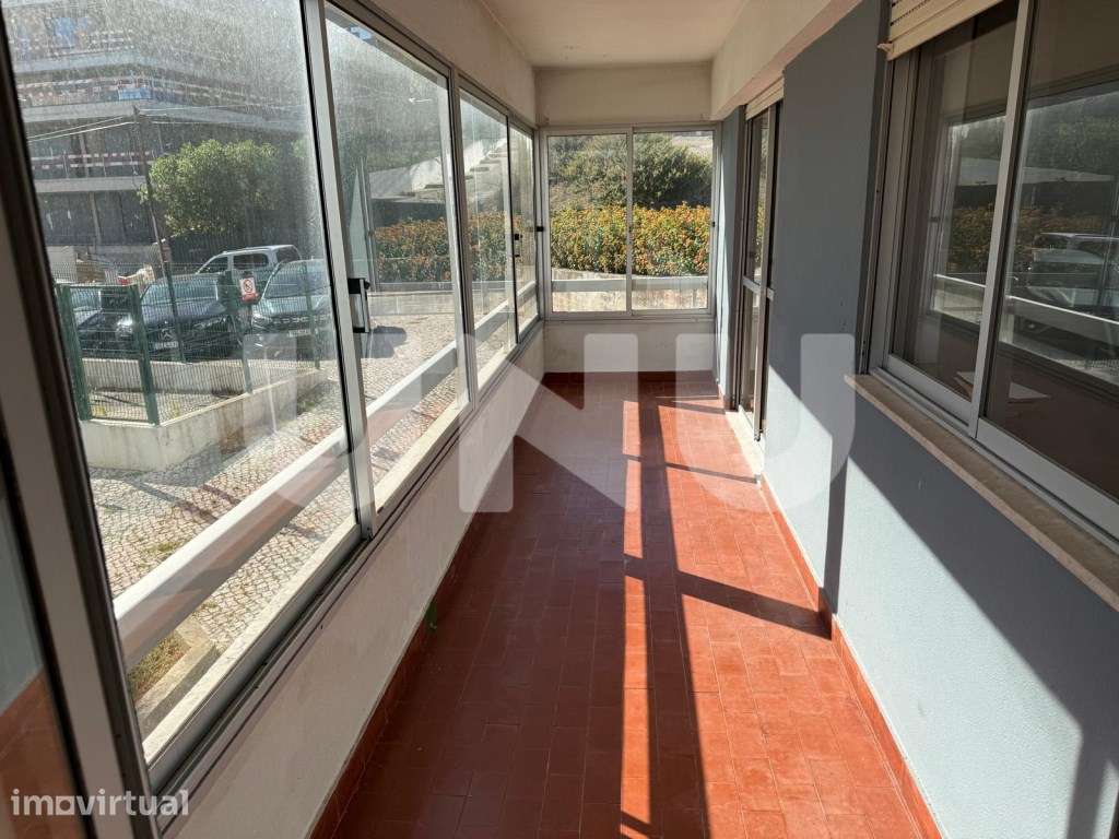 Luminoso T3 para Arrendar em Caxias - Vista jardim e zona sossegada - Grande imagem: 3/21