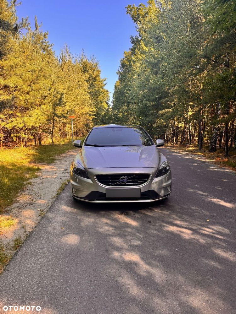 Volvo V40 T2 R-Design Momentum - 4