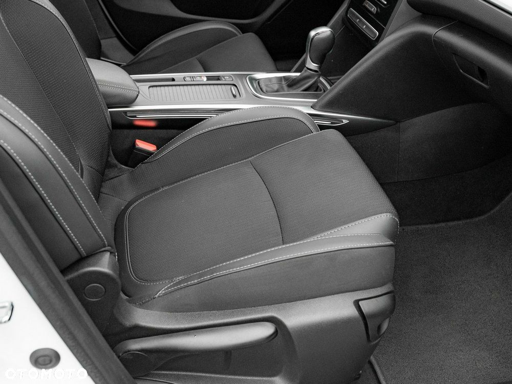 Renault Megane 1.5 Blue dCi Intens EDC - 29