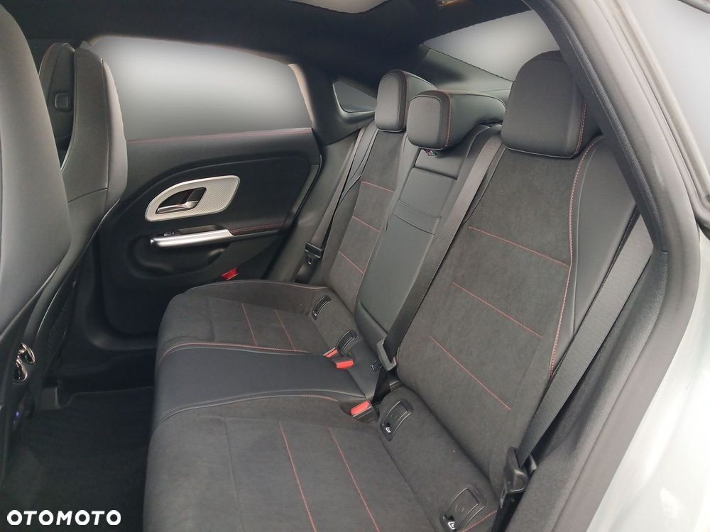 Mercedes-Benz CLA 200 mHEV 8G-DCT - 19