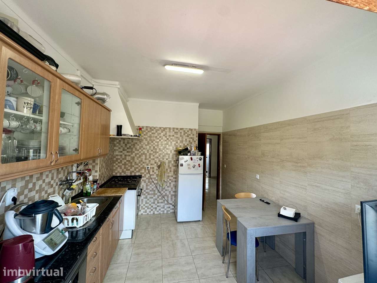 Apartamento T2, 1º Andar, com Varanda e Exposição Nascente-Poente - Grande imagem: 2/16