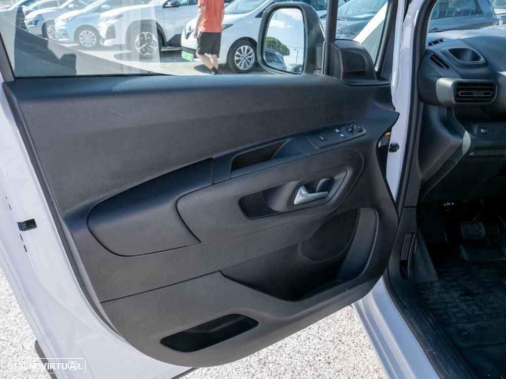 Opel Combo 54kWh Tam M 136cv - 19