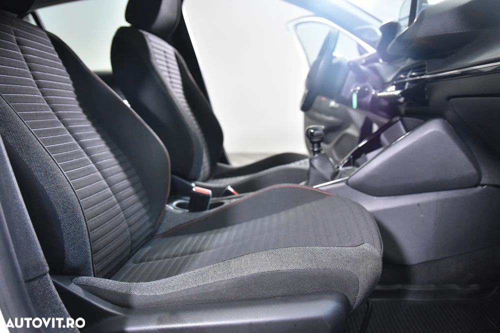Peugeot 208 - 11