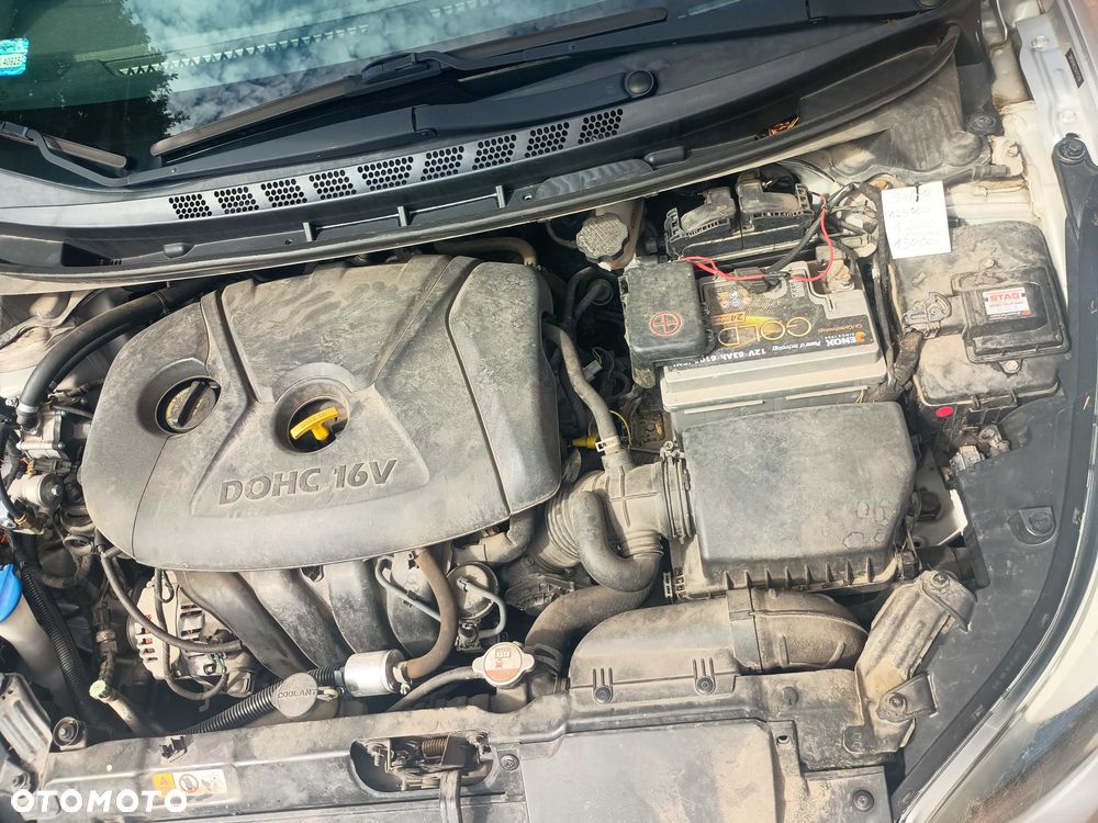 Hyundai Elantra - 4